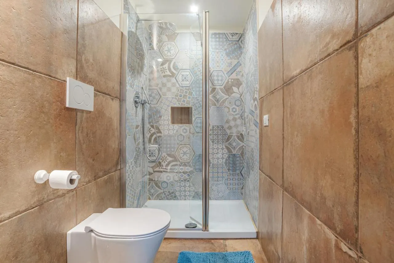 Como City Center Apartments! 0*,  Italy